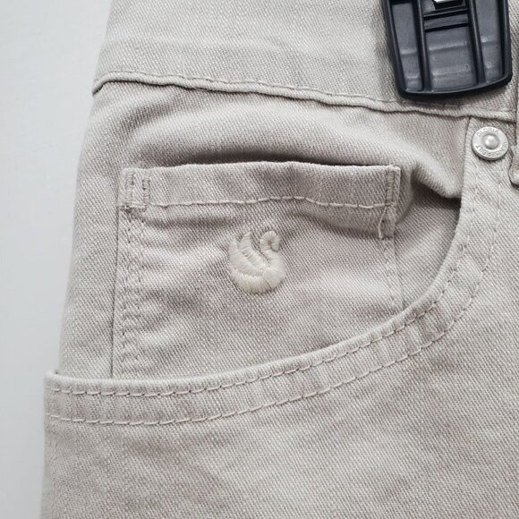 Gloria Vanderbilt Woman's Petite Amanda Khaki Tapered Leg Mom Jeans Plus Sz 16P - Picture 2 of 7